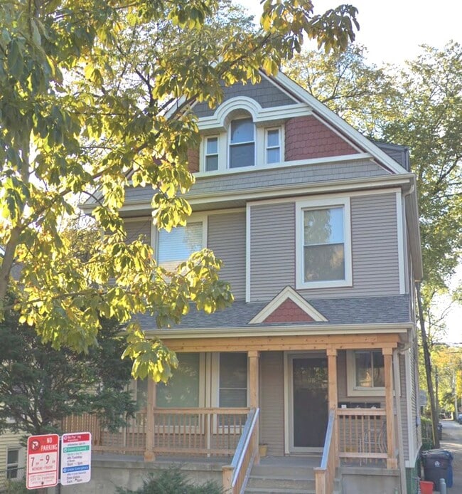 Primary Photo - 724 Custer Ave