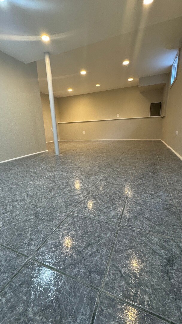 Building Photo - 7333 Winthrop Way
