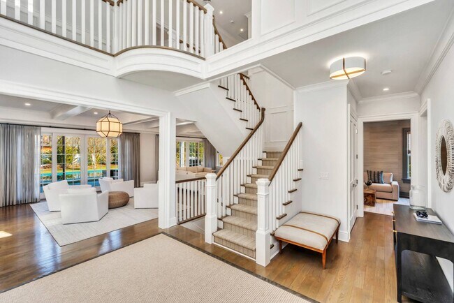 Building Photo - 21 Barn Ln