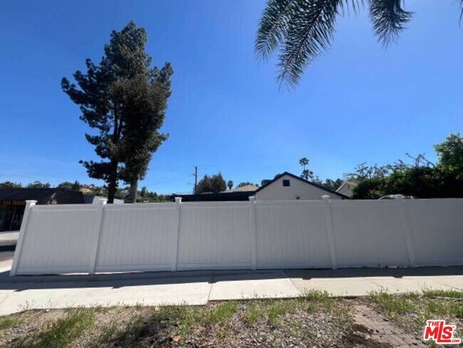 Building Photo - 4852 Topanga Canyon Blvd