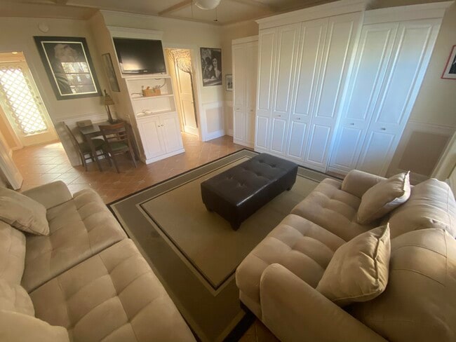 Building Photo - 101 S Golfview Rd