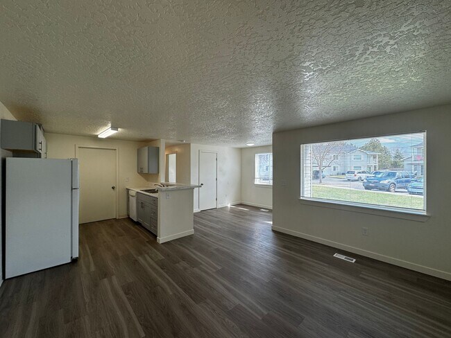 Building Photo - 3137 S Apple St