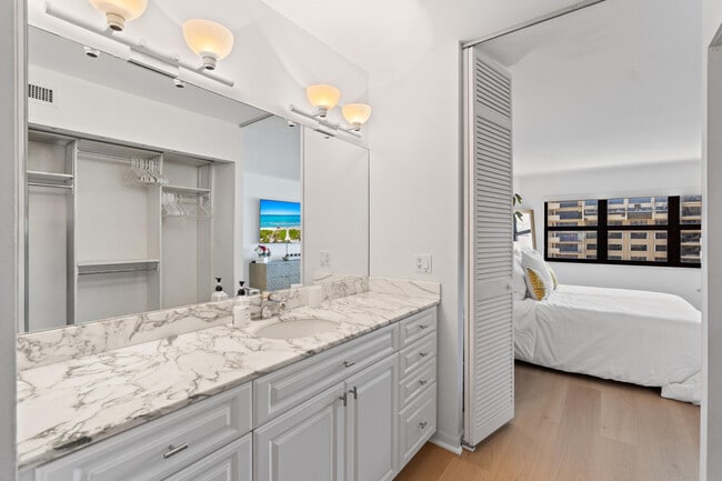 Building Photo - 5100 N Ocean Blvd