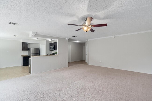 Building Photo - 2204 Silver Spur Dr