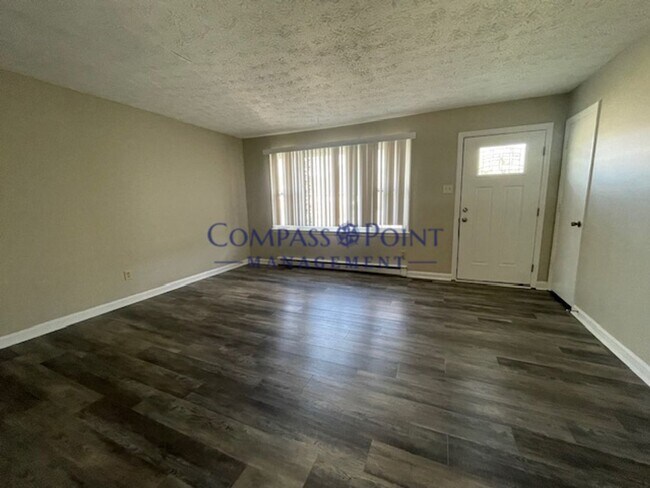 Building Photo - Newly Renovated Just For You!