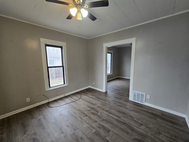 Building Photo - 214 Edwards St