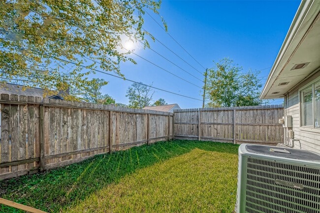 Building Photo - 5105 Beaver Hollow Dr