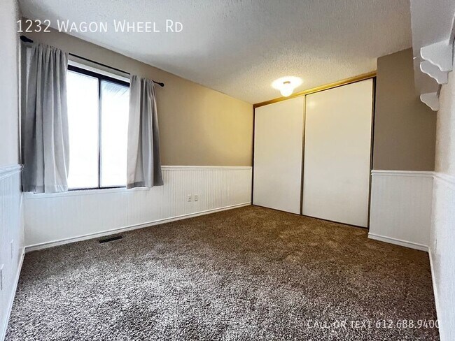 Building Photo - 3 Bed 3 Bath Townhome - 2 Car Attached Gar...