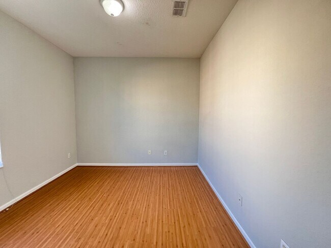 Building Photo - 2484 San Tecla St