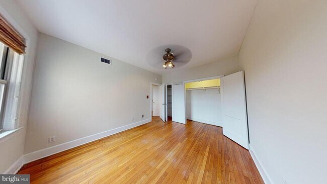 Building Photo - 18 9th St NE