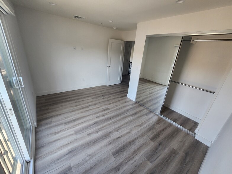 Building Photo - 10146 Fernglen Ave