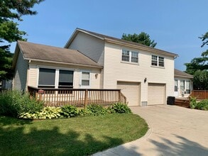 Building Photo - 644-646 Sequoia Lane