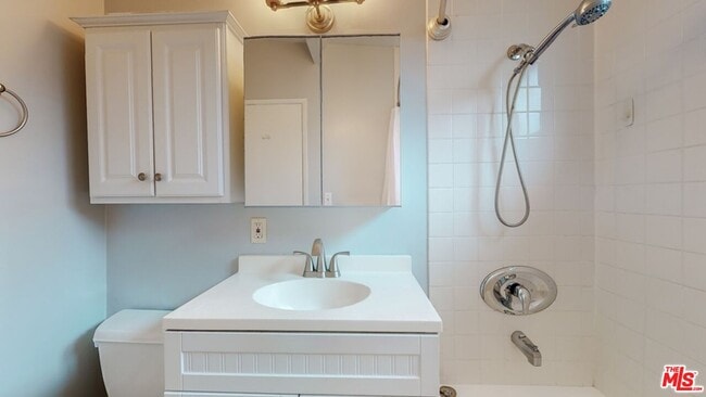 Building Photo - 10333 Santa Monica Blvd