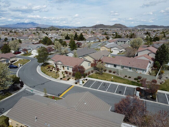 Building Photo - Inviting 3-Bed, 2-Bath Home in Gated Commu...