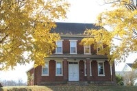 Building Photo - 2 Bedroom Second Floor Apartment