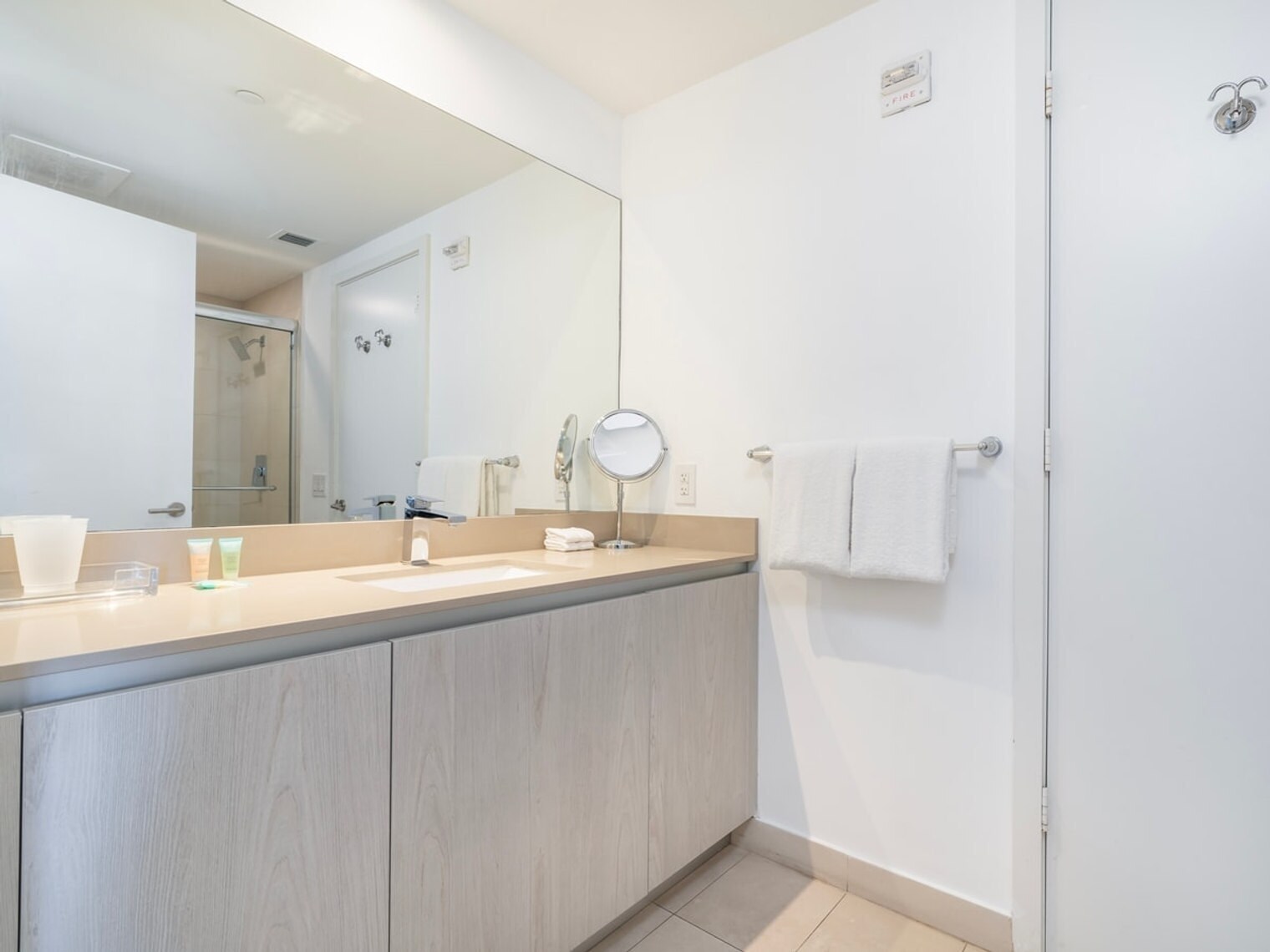 Building Photo - 4011 S Ocean Dr