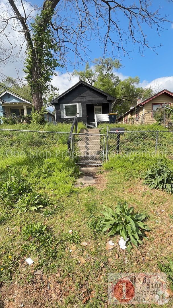 Building Photo - 3 Bedroom 2 Bathroom home in Kansas City!
