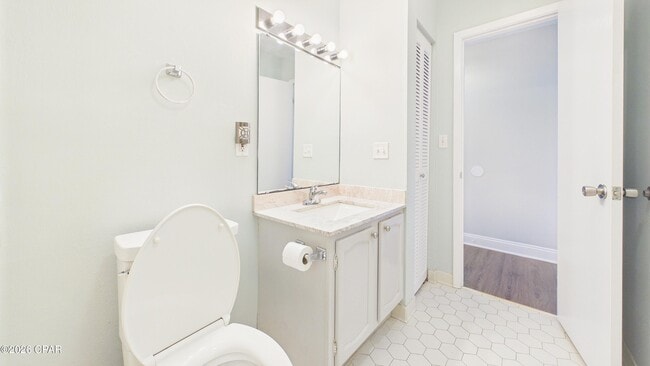 Building Photo - 301 Lullwater Dr