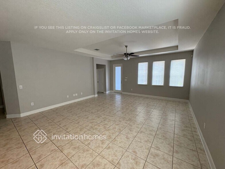 Building Photo - 16009 Loneoak View Dr