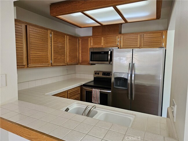 Building Photo - 25671 Le Parc Unit 9