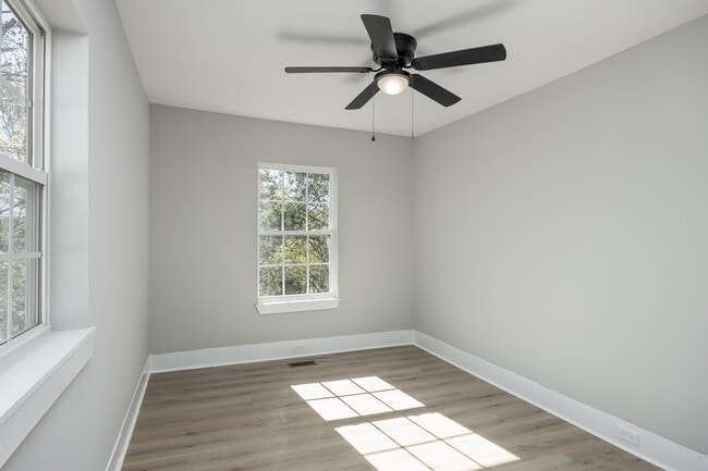 Building Photo - 5350 Slayton Ave