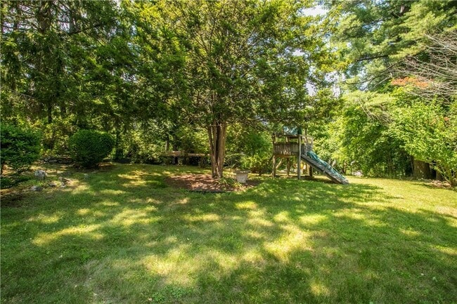 Building Photo - 306 Quaker Rd