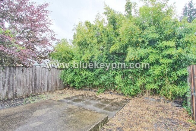 Building Photo - 3 bedroom 2.5 bath home in Errol Heights