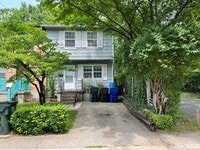 Building Photo - SPACIOUS TOWNHOME near Downtown! Washer/Dryer Included; Off-Street Parking