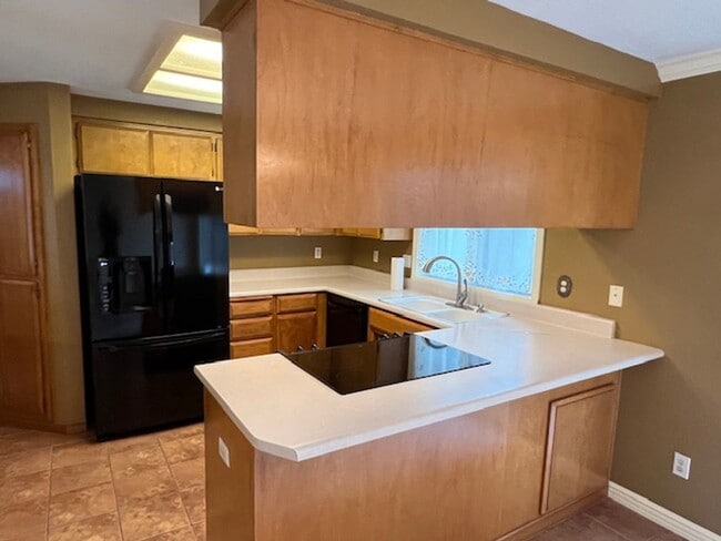 Building Photo - NEW TO MARKET, CLOSE TO SOUTH MEDFORD HIGH...