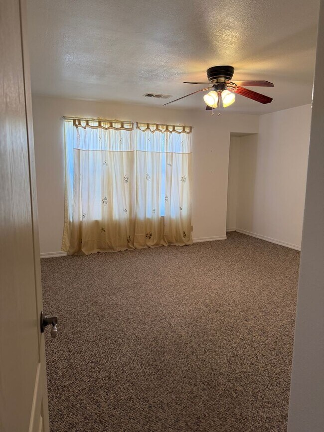 Building Photo - 38908 Millwood Dr