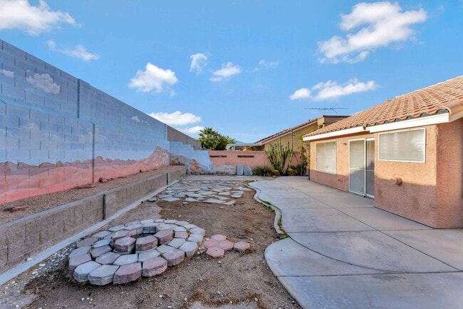 Building Photo - Charming Single-Story Home!