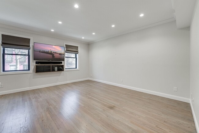 Building Photo - 202 Garden St