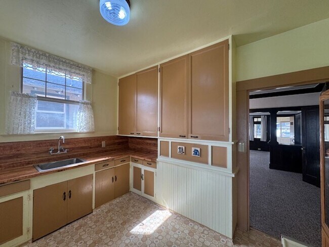 Building Photo - 1711 G St