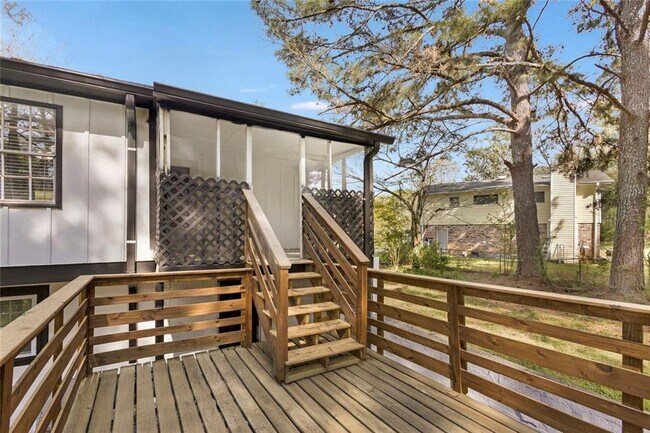 Building Photo - 1246 Elgin Way