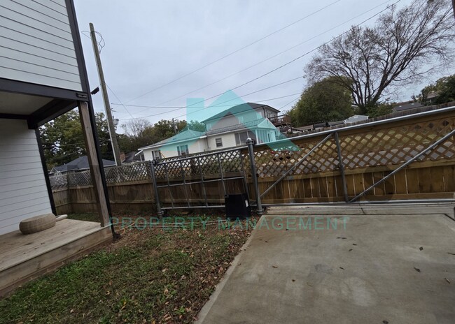 Building Photo - 1501 E Jones St