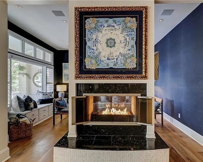 Building Photo - Spectacular Furnished Harbourfront Home in...