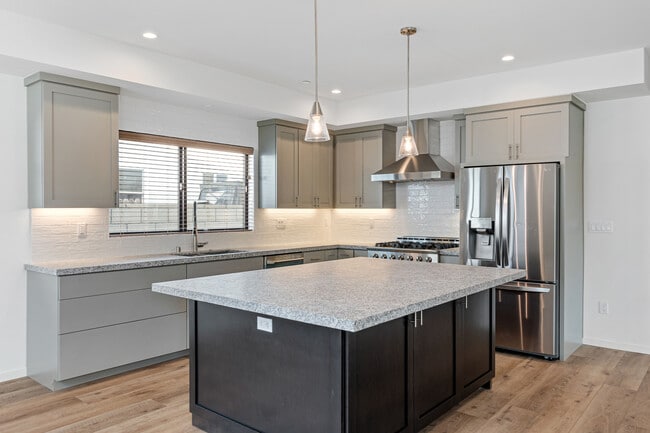 Building Photo - 15521 Patronella Ave