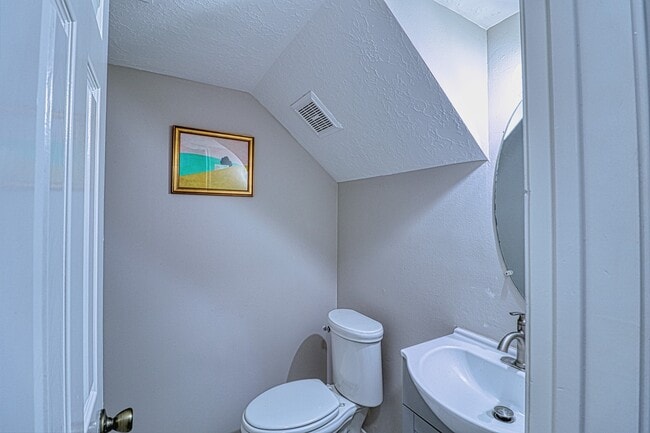 Building Photo - 427 Birch Hill Dr