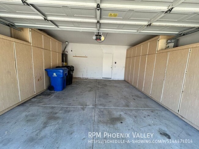 Building Photo - 11191 W Palm Ln