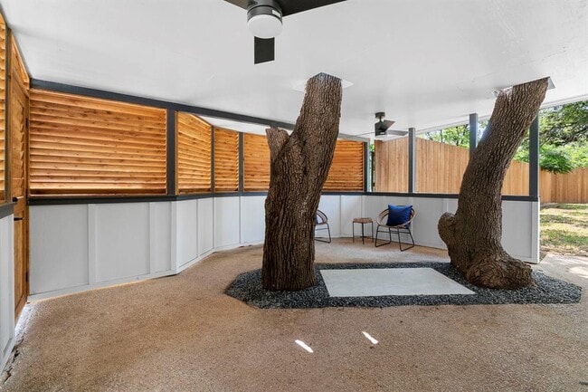 Building Photo - 6501 Thomas Springs Rd