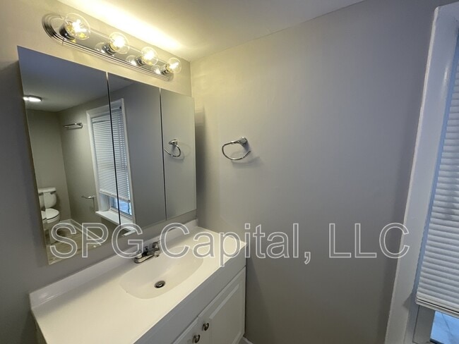 Building Photo - 218 N Pitt St