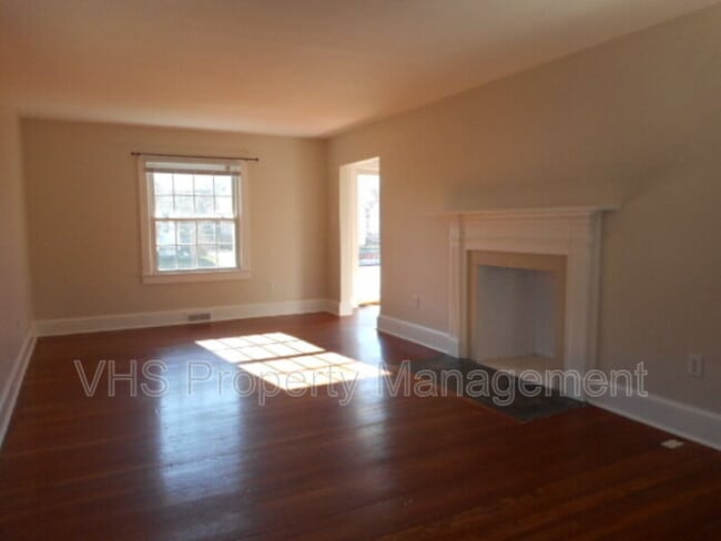 Building Photo - 815 Bright St