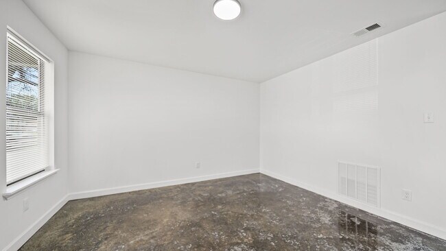 Building Photo - 34 E Geeter Rd