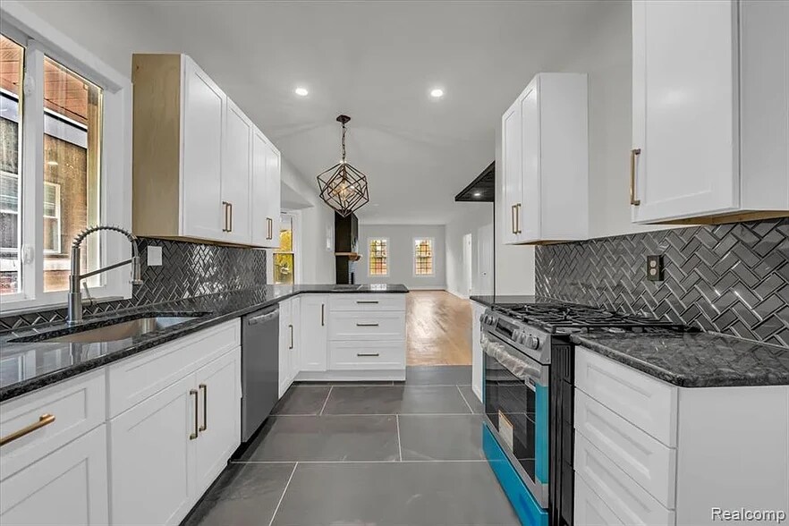 Building Photo - 1502 Virginia Park St