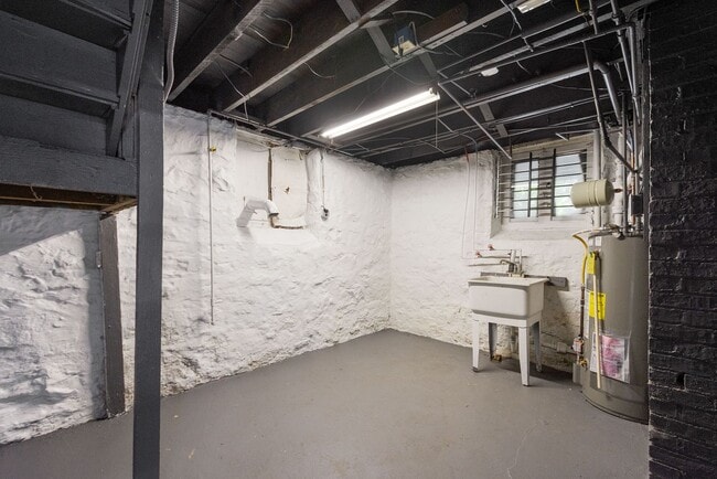 Building Photo - Stunning 5 bedroom home in Sheraden available Feb 1!