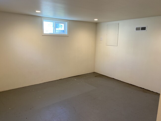 Basement multipurpose room - 3215 S Proctor