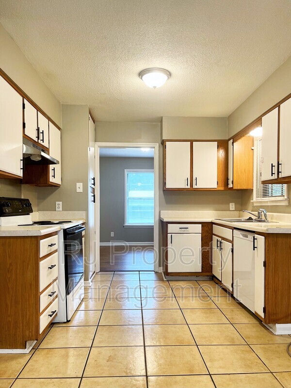 Building Photo - 3553 Clarke Rd