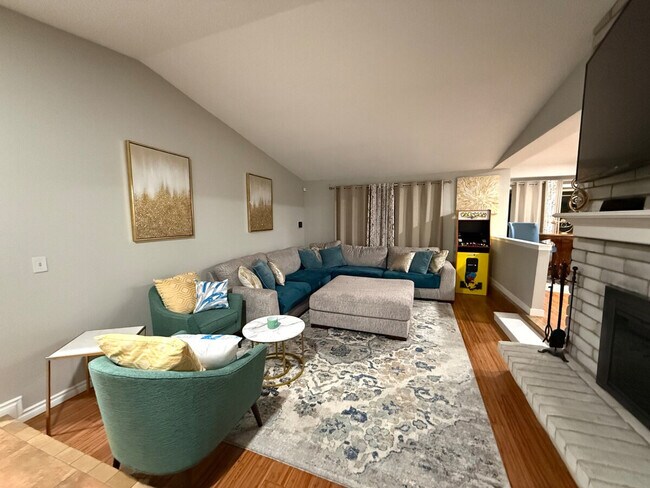 Building Photo - 1709 S Perry Ct