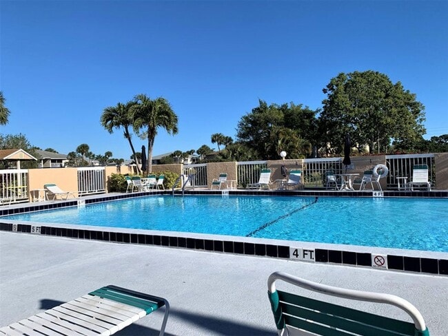 Building Photo - Updated 2 bed 2 bath condo in Midport II