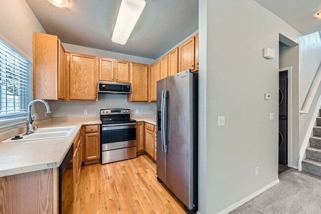 Building Photo - 4 bed /2.5bath Charming Home in Aurora
